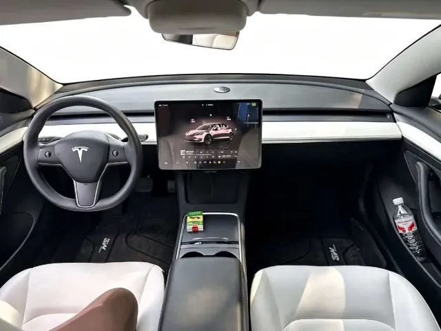 Tesla Model 3 — Фото автомобиля 5