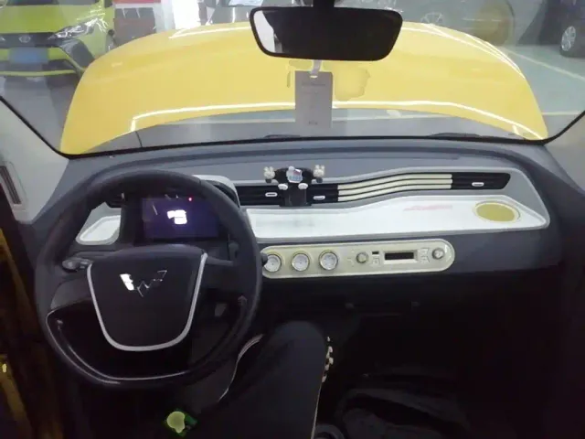 Wuling Hongguang Mini EV — Фото автомобиля 9