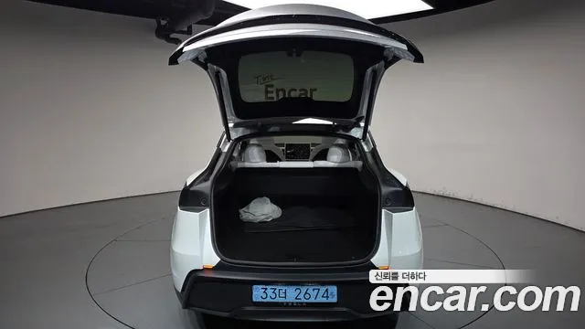 Tesla Model Y — Фото автомобиля 20