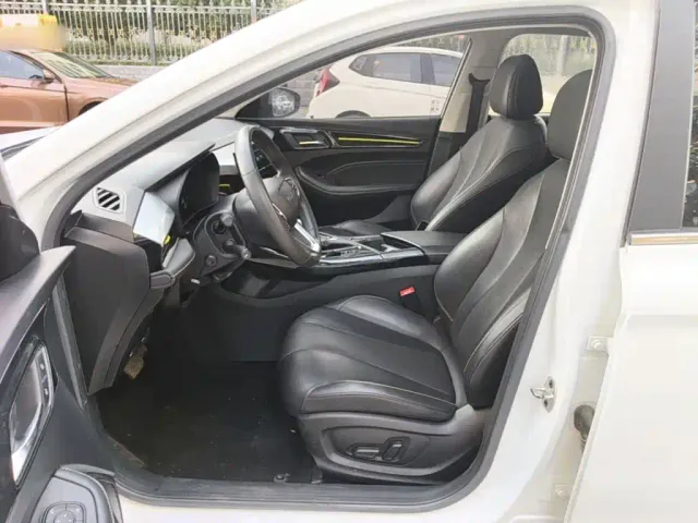 Roewe i5 — Фото автомобиля 14