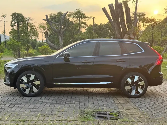 Volvo XC60 — Фото автомобиля 4