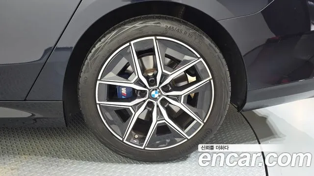 BMW 5-Series — Фото автомобиля 19