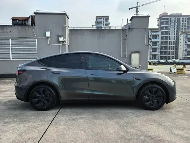 Tesla Model Y — Фото автомобиля 3