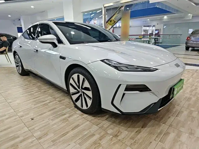 Geely Galaxy E8 — Фото автомобиля 3
