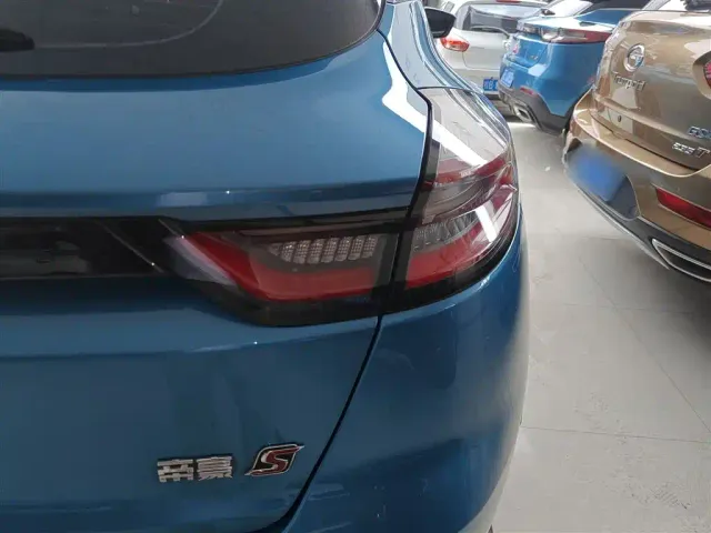 Geely Emgrand S — Фото автомобиля 7