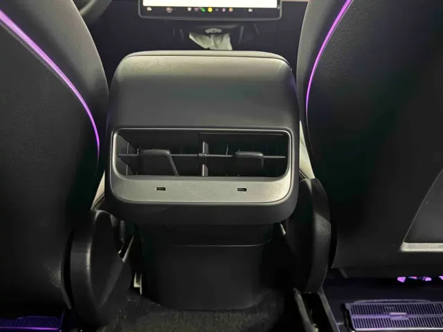 Tesla Model Y — Фото автомобиля 18