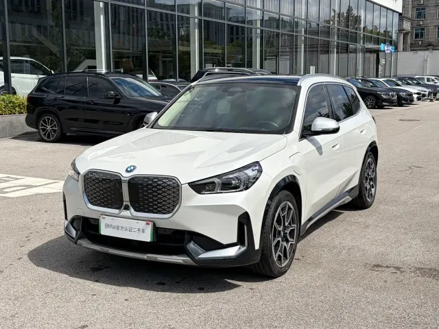 Фотография автомобиля — BMW iX1