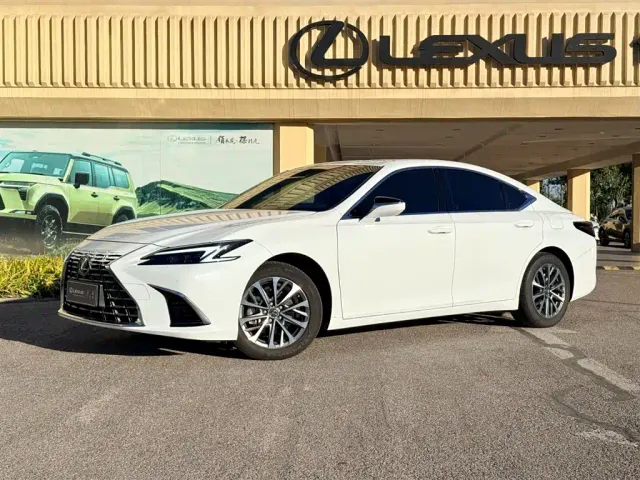 Фотография автомобиля — Lexus ES