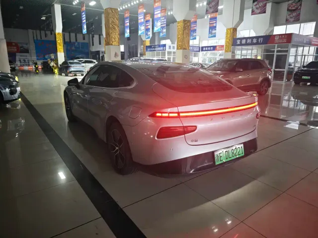 Xpeng P7 — Фото автомобиля 4