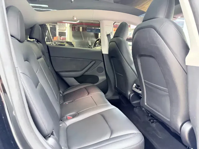 Tesla Model Y — Фото автомобиля 14