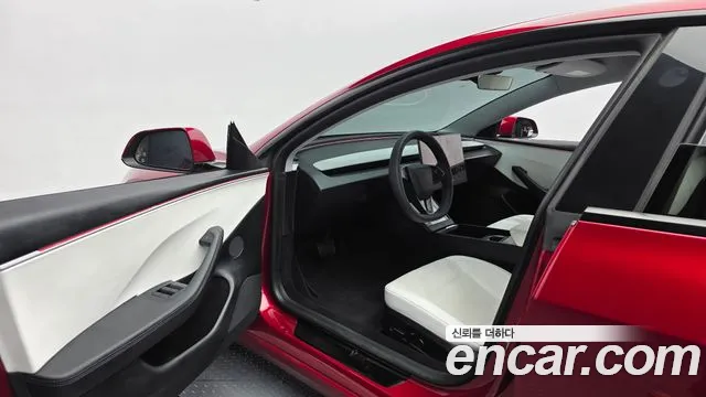 Tesla Model 3 — Фото автомобиля 15