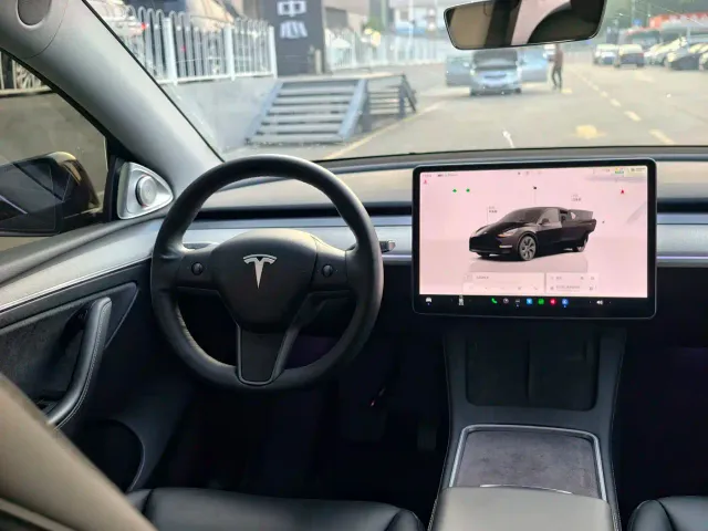 Tesla Model Y — Фото автомобиля 17