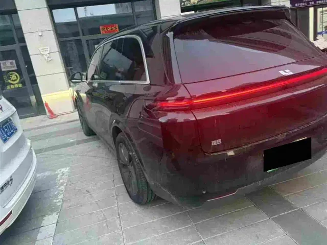 Li Auto L8 — Фото автомобиля 9