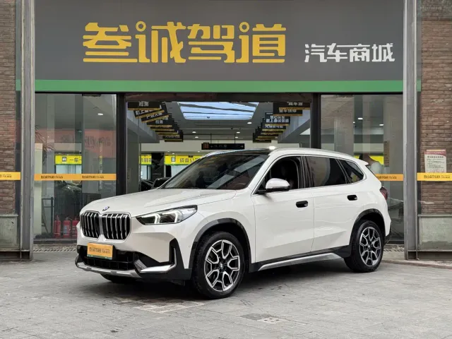 Фотография автомобиля — BMW X1