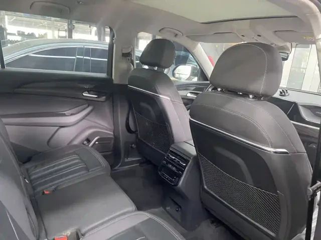 Audi Audi Q6 2024 40 TFSI quattro Cloud View Yulin Package 7-seater — Фото автомобиля 4