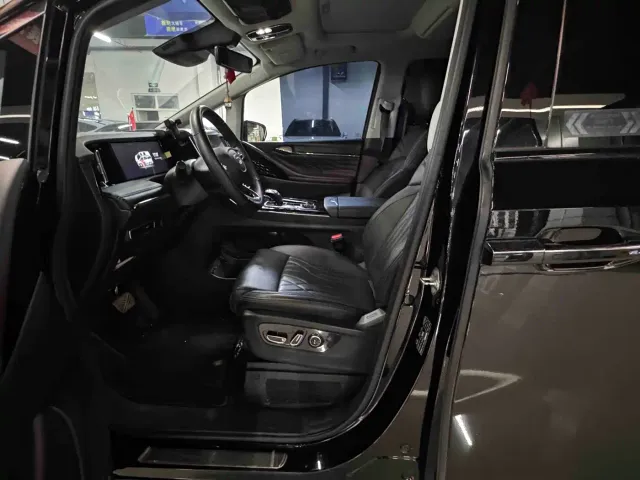 GAC Trumpchi M8 — Фото автомобиля 10