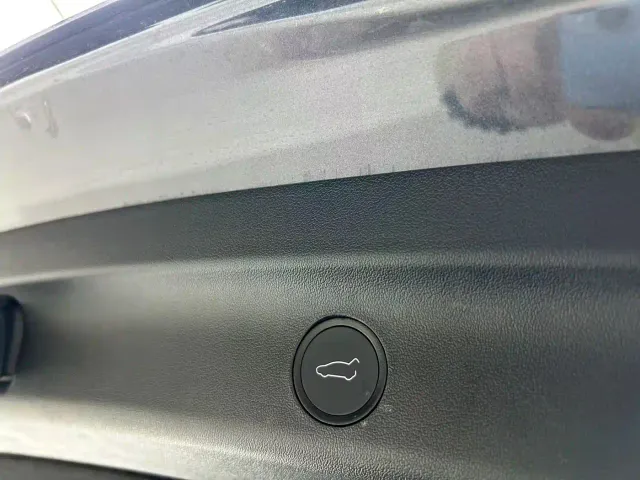 Tesla Model Y — Фото автомобиля 14