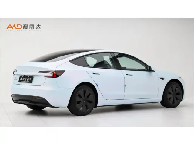 Tesla Model 3 — Фото автомобиля 3