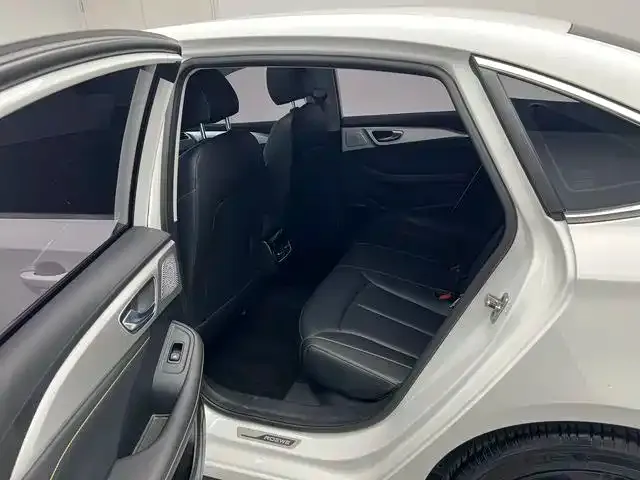Roewe i6 MAX — Фото автомобиля 14