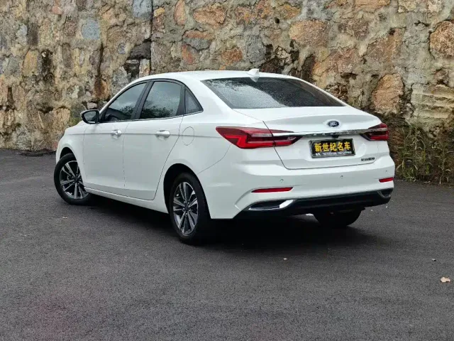 Ford Escort — Фото автомобиля 9