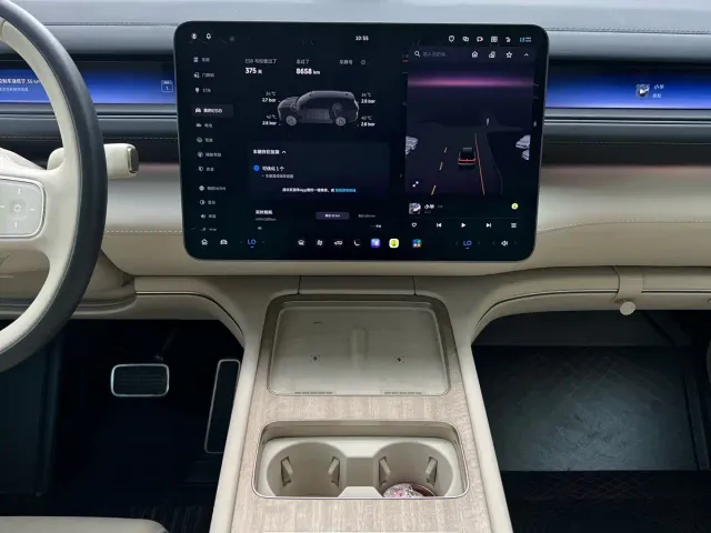 Nio ES8 — Фото автомобиля 17