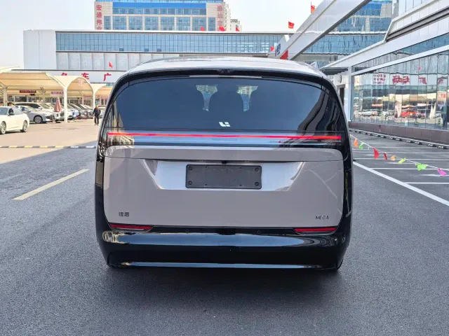 Li Auto MEGA — Фото автомобиля 5