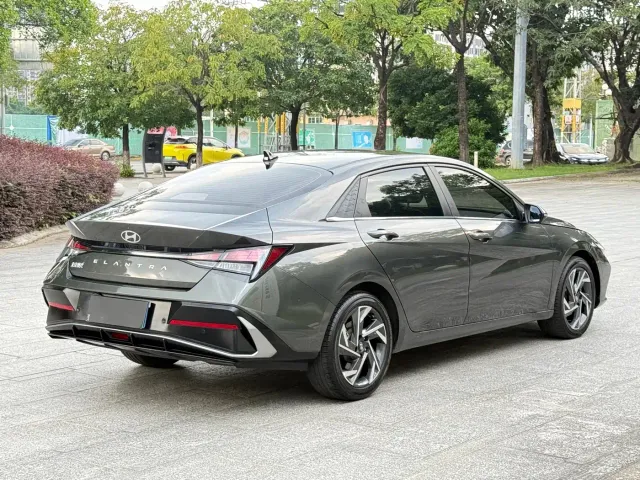 Hyundai Elantra — Фото автомобиля 4
