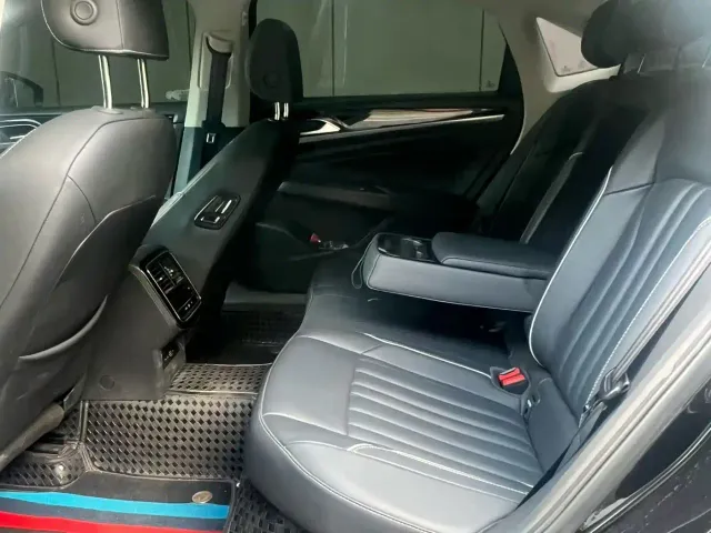 Volkswagen Passat — Фото автомобиля 6