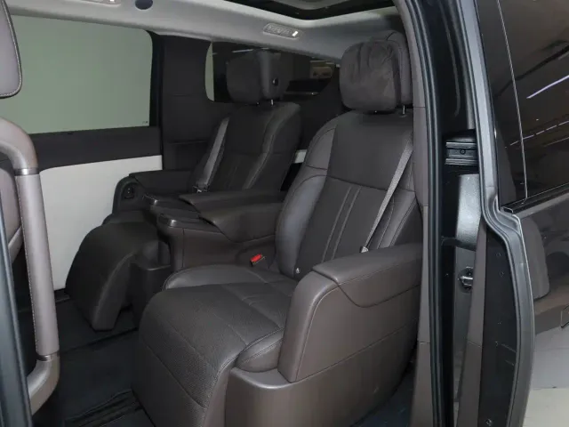 Li Auto MEGA — Фото автомобиля 13
