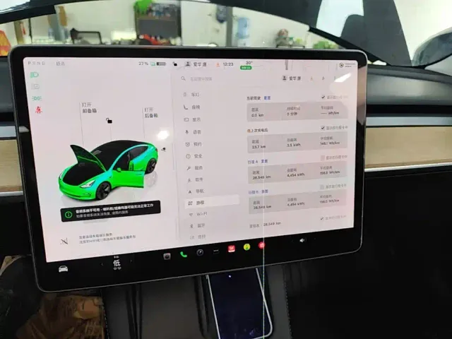 Tesla Model 3 — Фото автомобиля 12