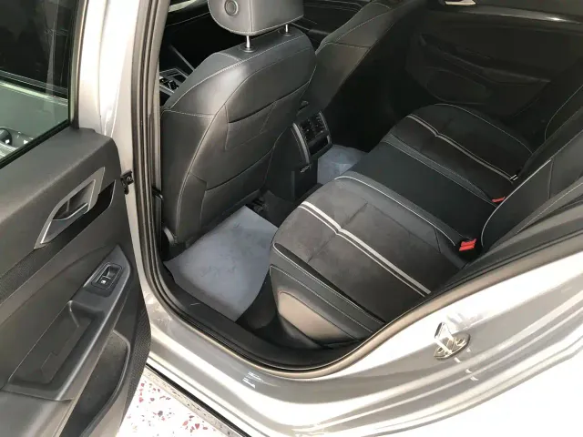 Volkswagen Golf 2023 Facelift 280TSI DSG R-Line Lite — Фото автомобиля 11