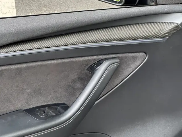 Tesla Model Y — Фото автомобиля 24