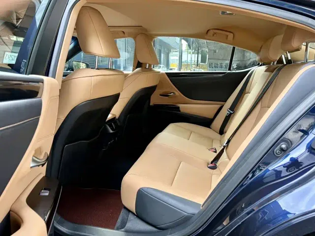 Lexus ES — Фото автомобиля 6
