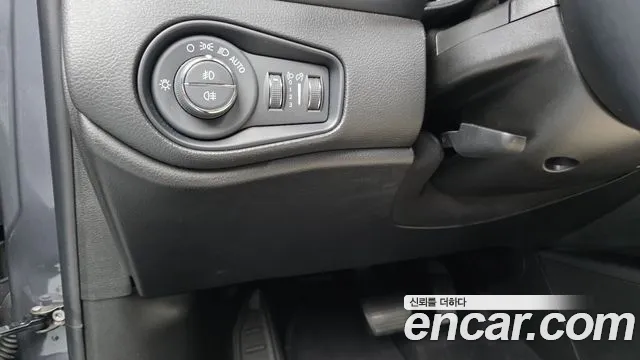 Jeep Renegade — Фото автомобиля 27