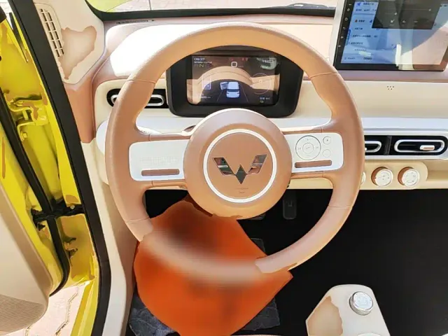 Wuling Hongguang Mini EV — Фото автомобиля 10