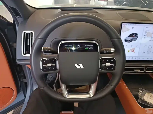 Li Auto L8 — Фото автомобиля 10