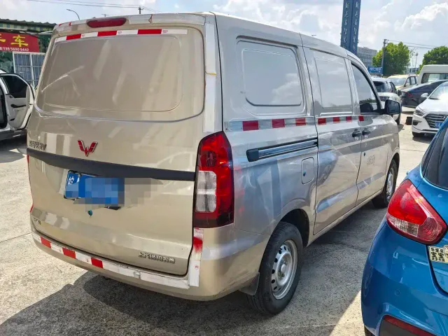 Wuling Hongguang V — Фото автомобиля 5