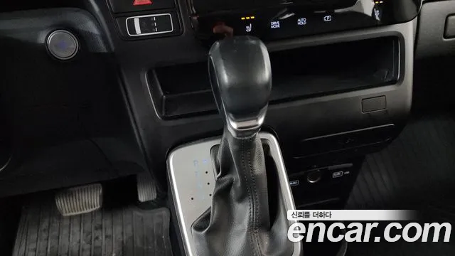 Hyundai Staria Staria Карго 5 мест — Фото автомобиля 3