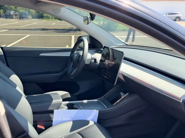Tesla Model Y — Фото автомобиля 10