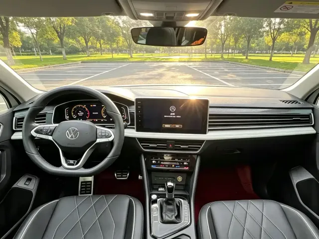 Volkswagen Tiguan L 2023 Facelift 330TSI Auto FWD R-Line Premium — Фото автомобиля 7