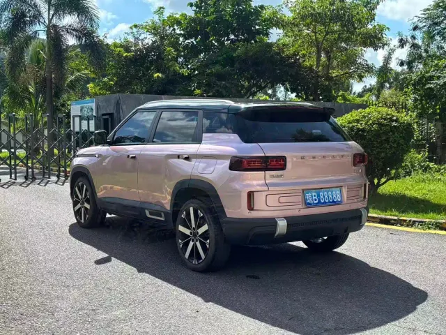 Geely ICON — Фото автомобиля 9