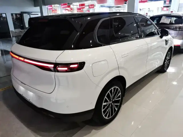 Leapmotor B10 — Фото автомобиля 6