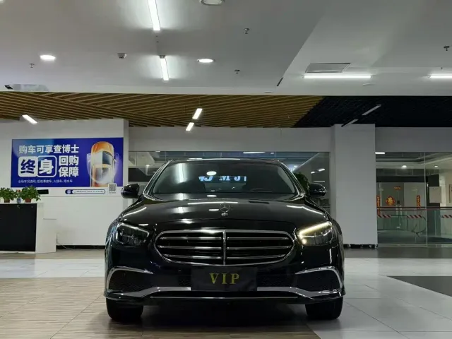Фотография автомобиля — Mercedes-Benz E-Class
