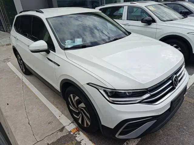 Volkswagen Tiguan L — Фото автомобиля 3