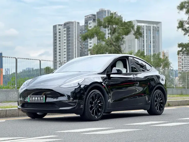 Фотография автомобиля — Tesla Model Y
