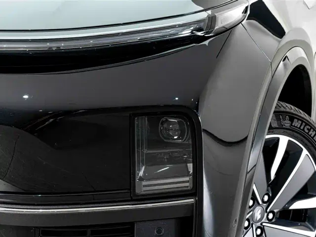 Li Auto L8 — Фото автомобиля 4