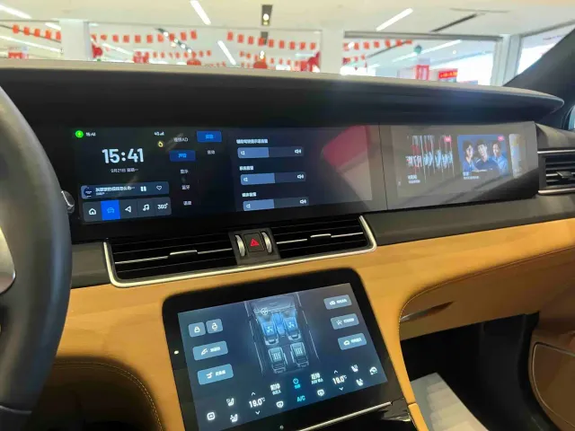 Li Auto ONE — Фото автомобиля 14
