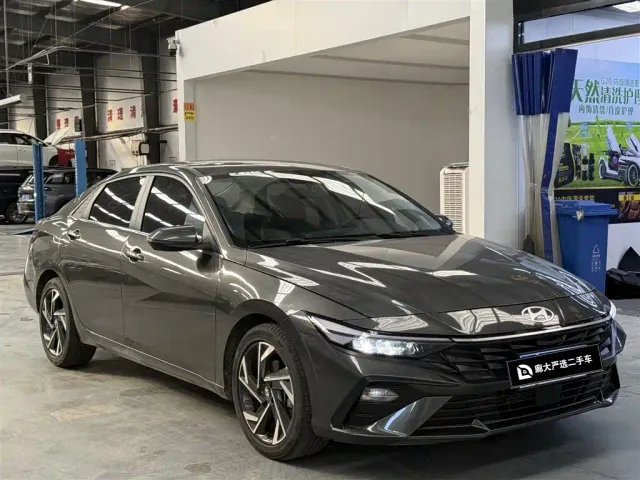 Hyundai Elantra — Фото автомобиля 3