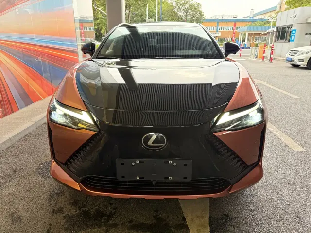 Lexus RZ — Фото автомобиля 3