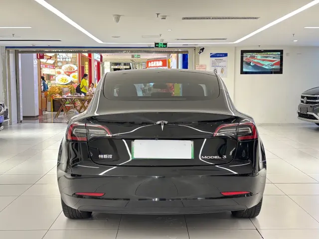Tesla Model 3 — Фото автомобиля 5